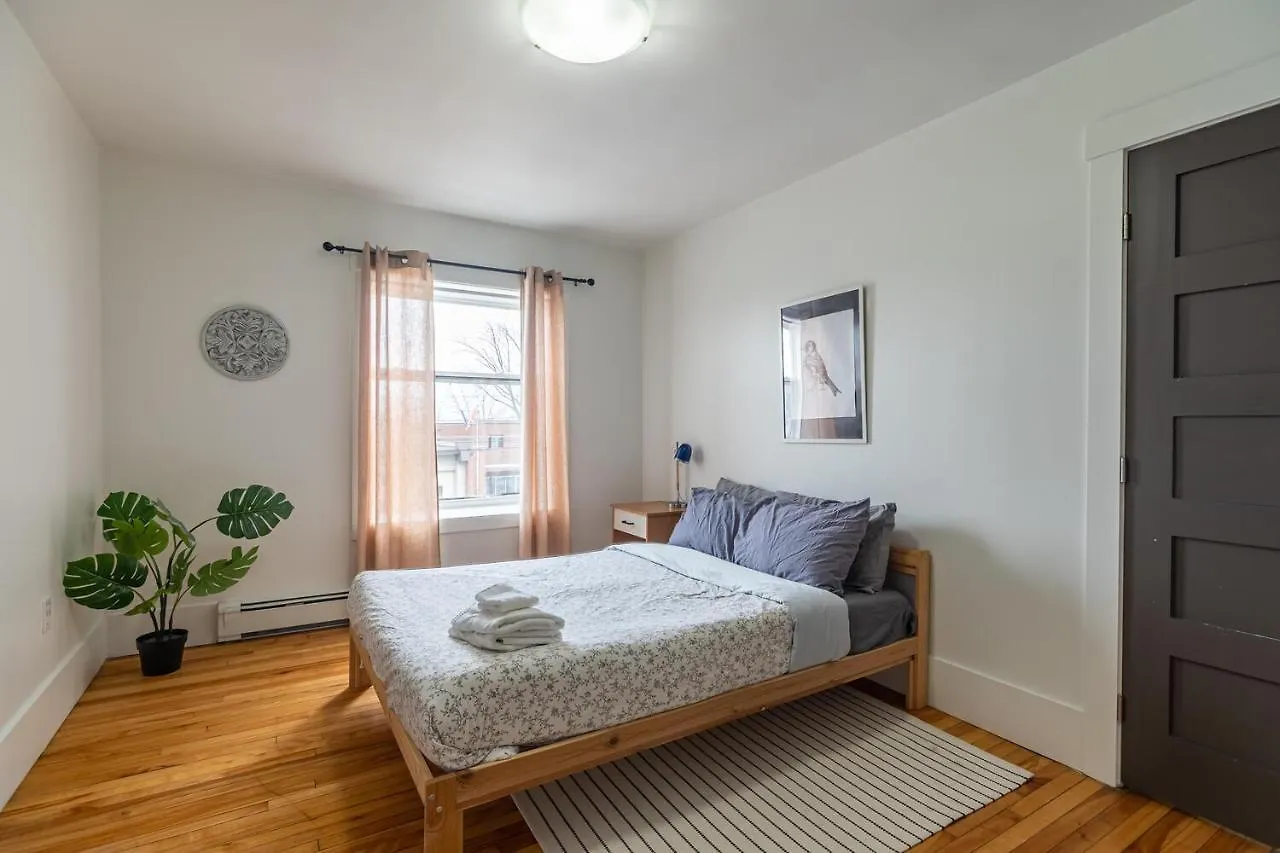103 Large & Sunny Beautiful Home Halifax Apartment