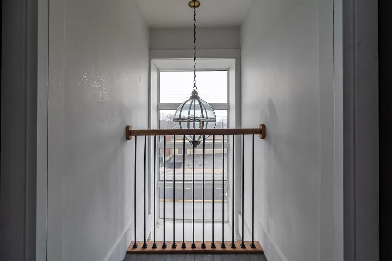 Apartment 103 Large & Sunny Beautiful Home Halifax Canada